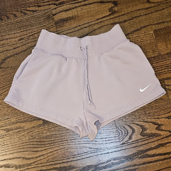 Nike Sportswear Phoenix Fleece Shorts Lavender Size M - Picture 2 of 7